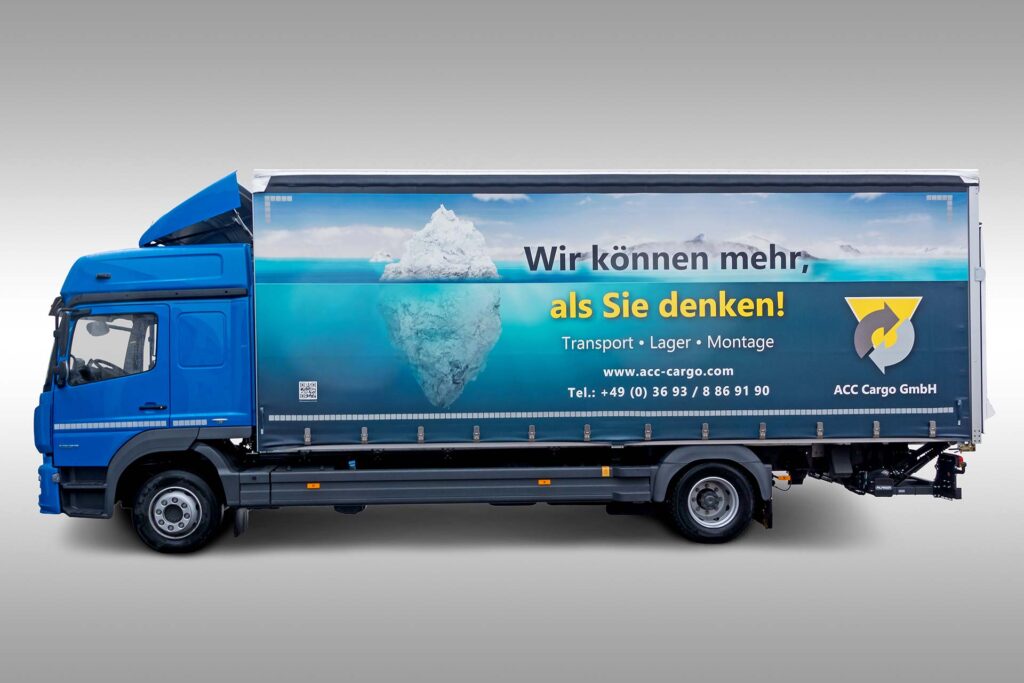 Lkw mit Eisberg-Motiv, Seitenansicht