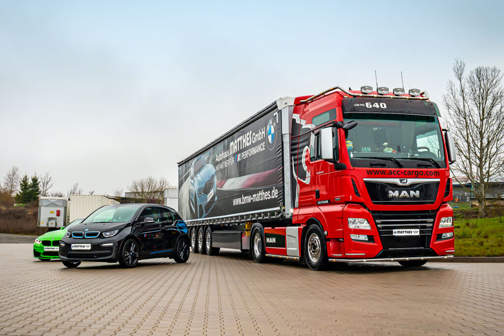 Mit Performance zuverlässig ans Ziel - Neuer LKW-Trailer in Zusammenarbeit mit dem BMW Autohaus Matthes